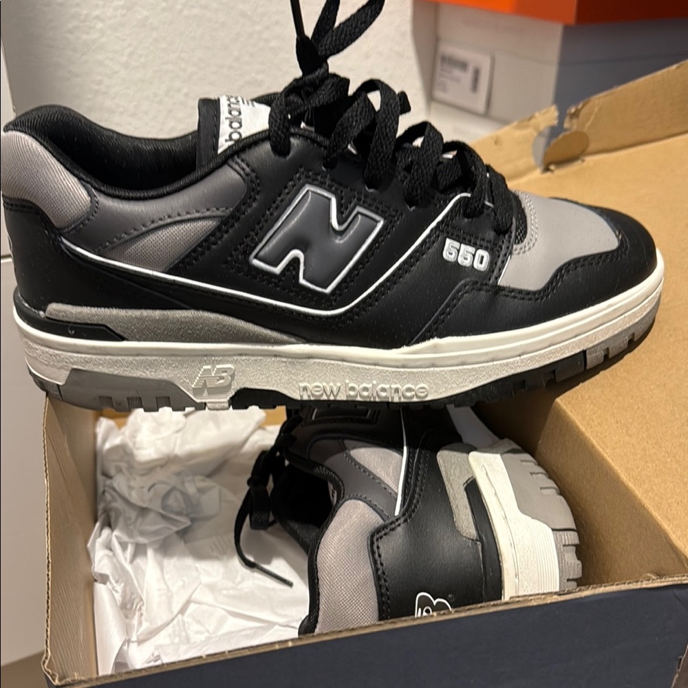 New Balance Men's Black and Gray Sneakers
